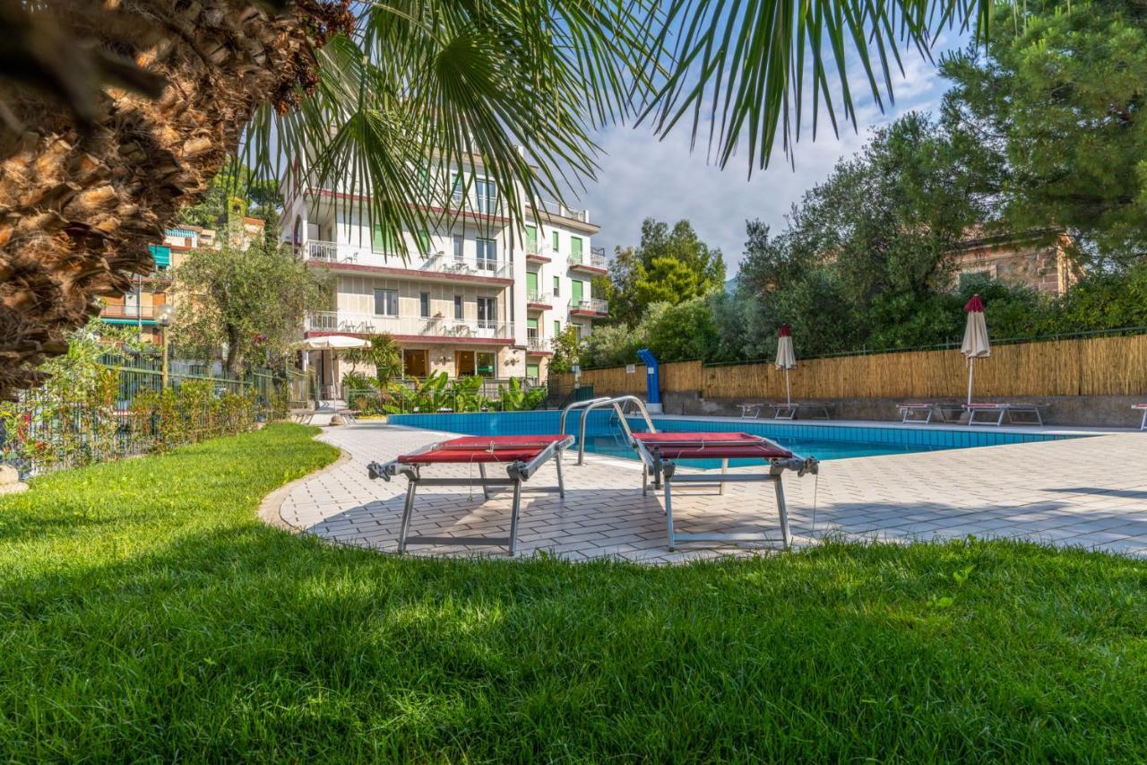 Hotel Residence Garden Alassio Exterior photo